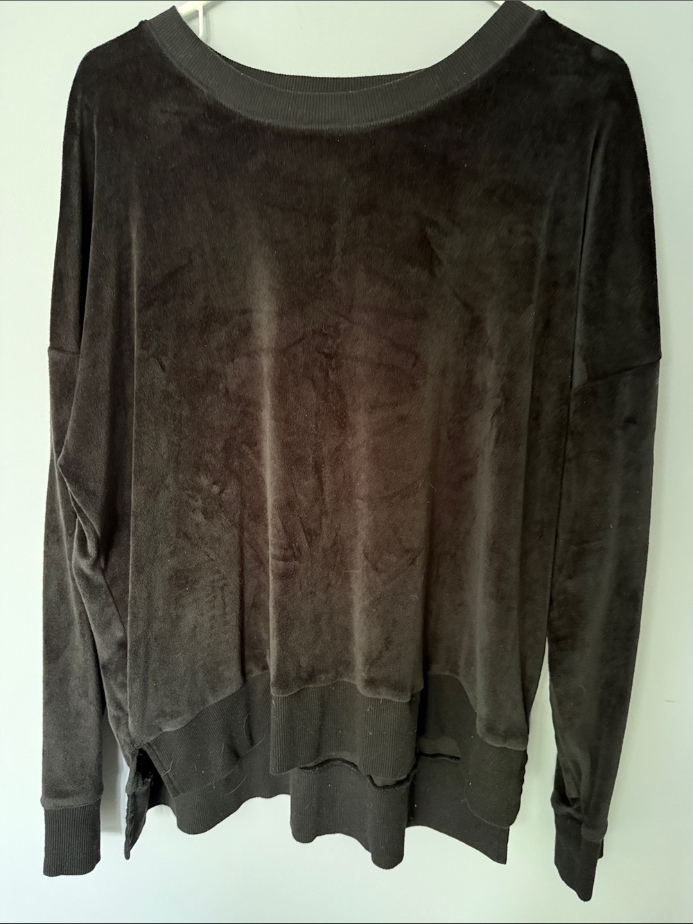 Secret Treasures women’s Velour Crewneck Sweater